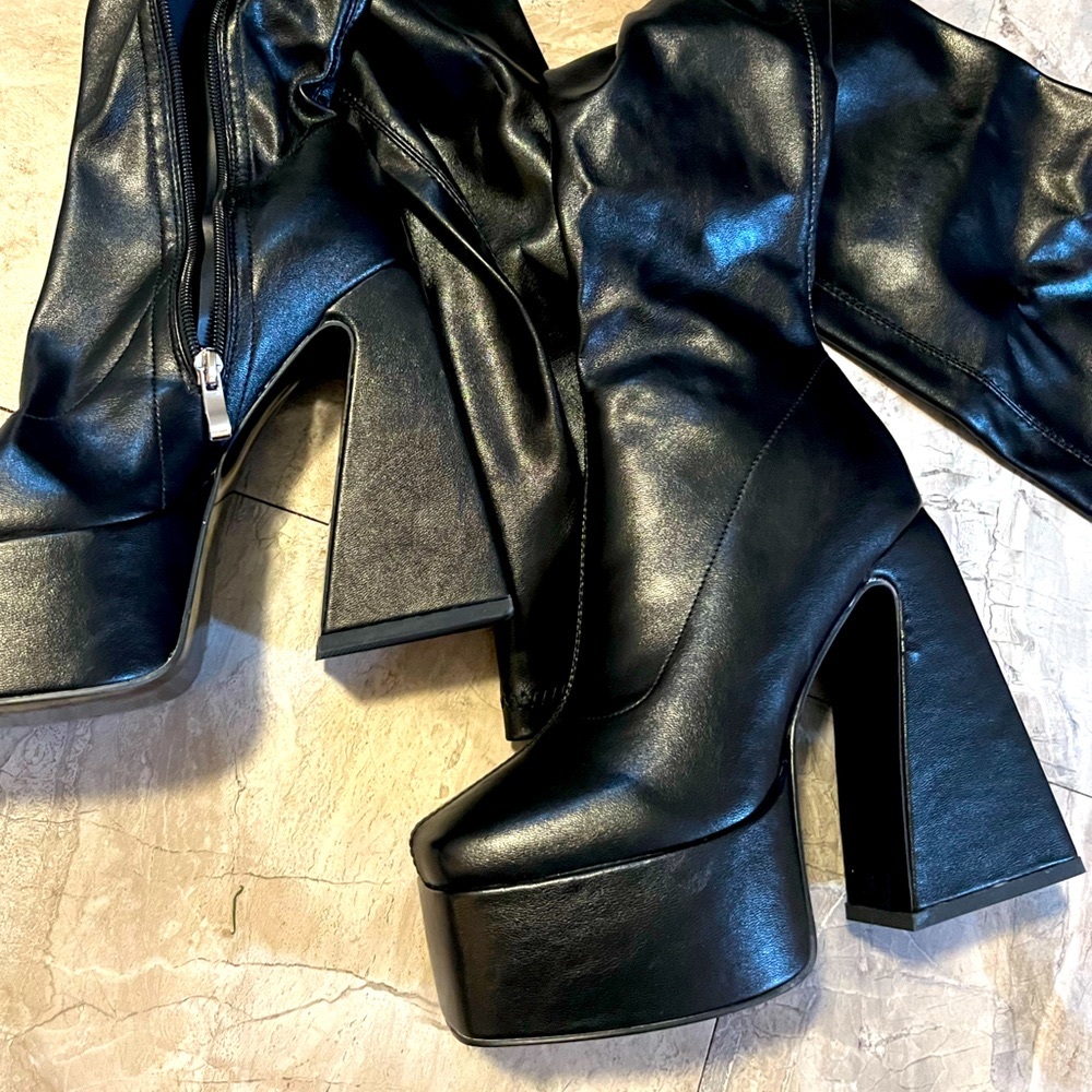 Black leather thigh high platform boots. Brand new never worn from AKIRA.